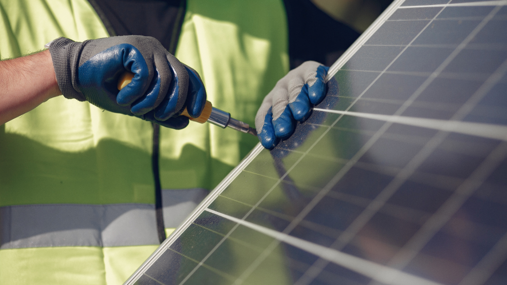 cara merawat panel surya